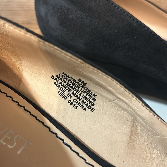 Nine West wedge in black suede!  Perfect little black shoe! - Picture 5 of 6